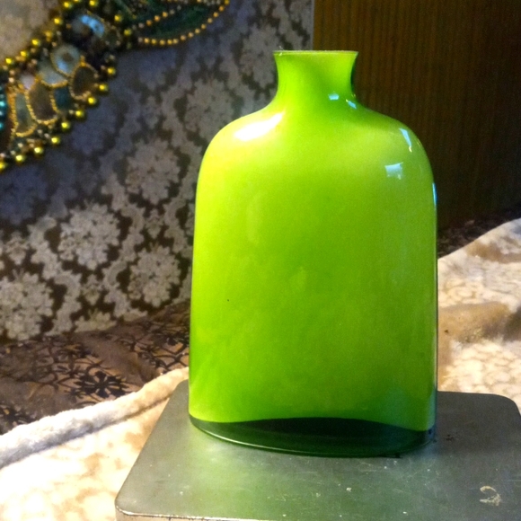 Tote # 2 Glass green apple vase - Picture 1 of 4
